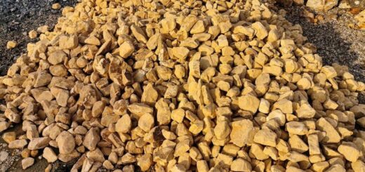 マーブルブラウンロック 100-200mm 入荷しました! １５t近くあるので、山盛りですわ