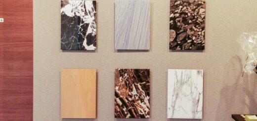 事務所に絵画を飾りました