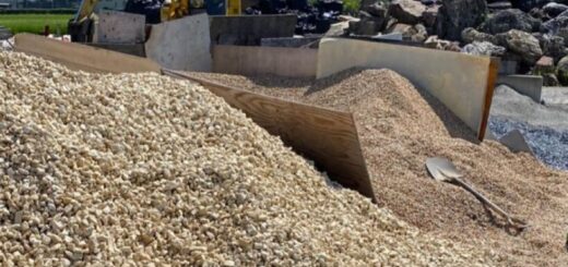 赤と白のツートンのワーゲンバス でご来店頂いたお客さん。マーブルブラウンロック とサビ砂利 を使った、ロックガーデン を計画中