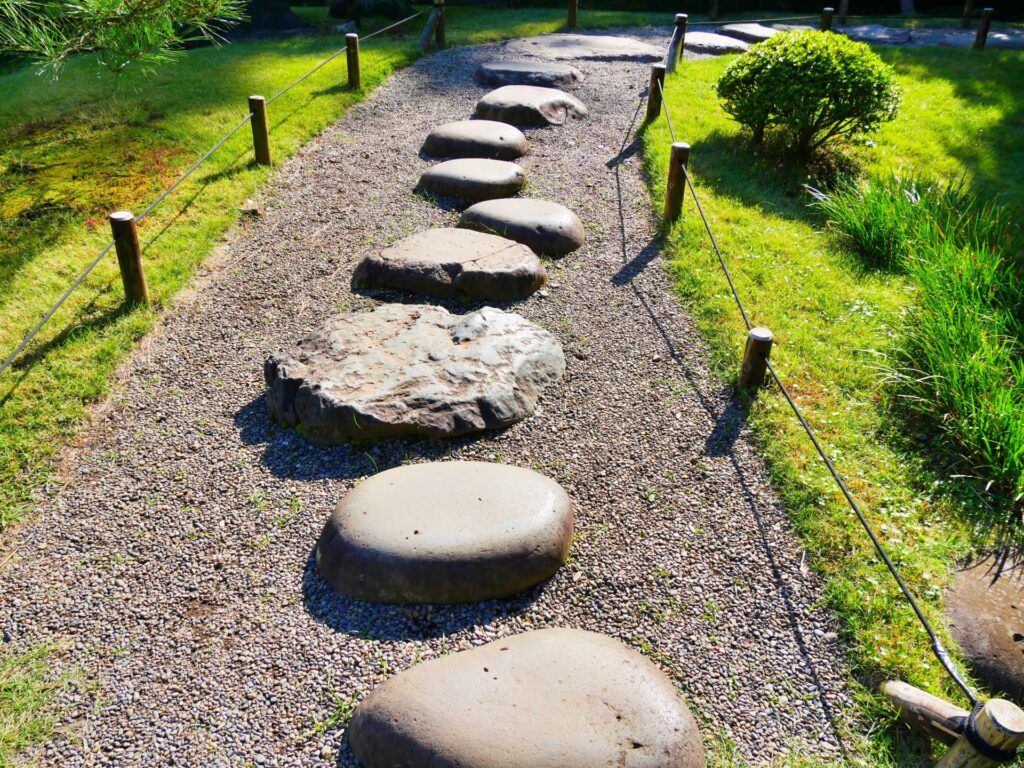 飛び石の置き方にはどんな種類がある 庭づくりをお考えの方は必見 揖斐川庭石センターblog