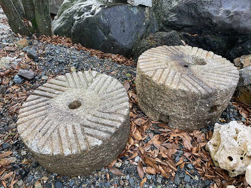 一点もの！ 石臼 直径約55cm - 庭のリフォーム・DIYで使う粋で