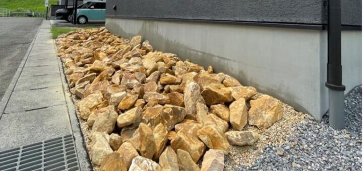 マーブルブラウンロックの敷き詰め