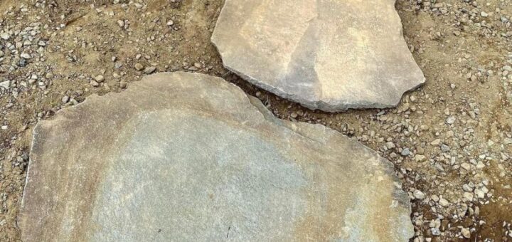 諏訪鉄平石大判の玄関アプローチ