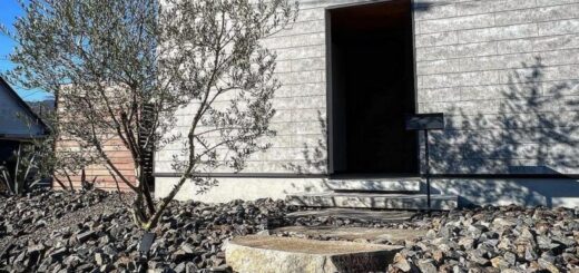 鉄平石大判を階段アプローチ