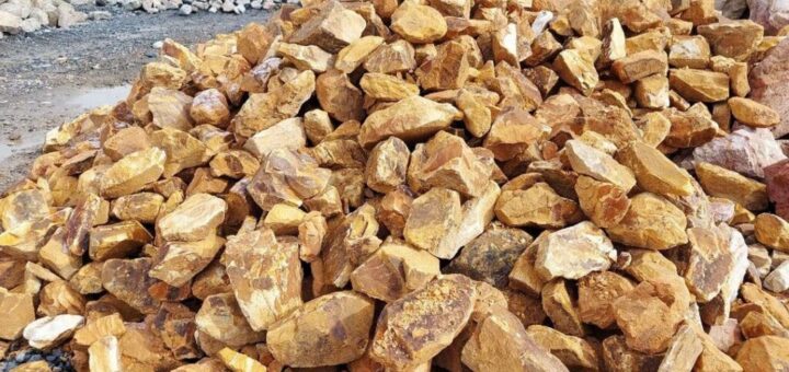 マーブルブラウンロックービックサンダーマウンテンみたいな岩場という表現が、嬉しいですね