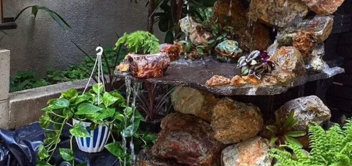 岐阜石割栗石と鉄平石 を使った滝石組