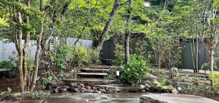 鉄平石大判 、鉄平石300角を使っていただきました