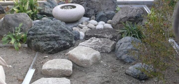 既存の庭石でつくばい石組