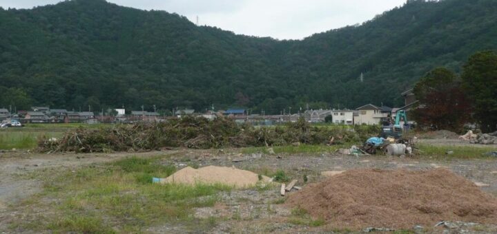 約15年前の揖斐川庭石センターの石置き場の写真