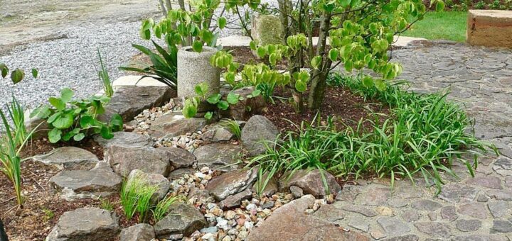 15年くらい前に施工した雑木風の庭