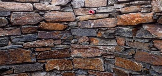 小端積みの壁泉