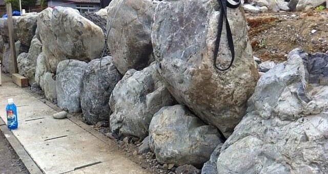 乱積みと呼ばれている石積み方法