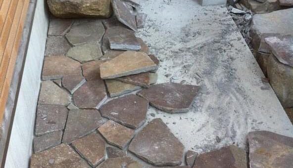 ジャワ鉄平石の石張り