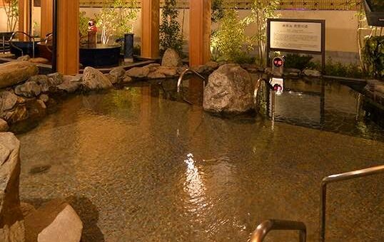 某スーパー銭湯の石組み