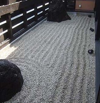 美容室の中庭に枯山水