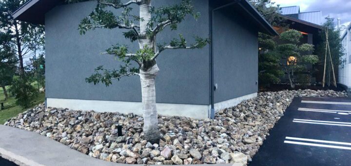 岐阜石割栗石の法面敷き詰め