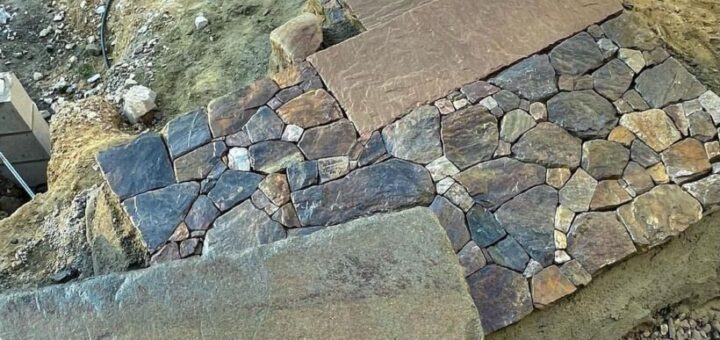 鉄平石大判では珍しく厚みが20cmくらいある石をお買い上げ