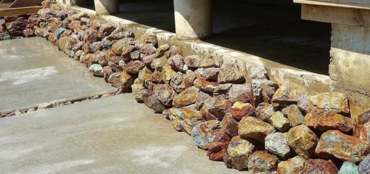 割栗石の選び方完全ガイド｜サイズ別実測データで施工高さ・必要袋数が5秒で分かる