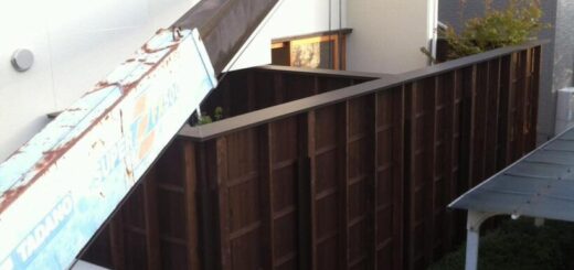 中庭に庭石の設置