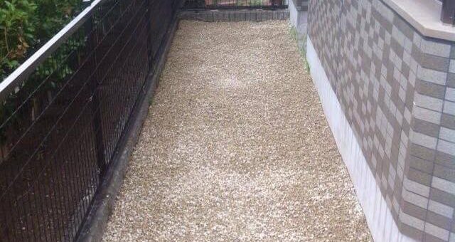 白川砂利 　砂利敷き工事