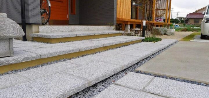 和モダンな外構デザイン　玄関アプローチと階段