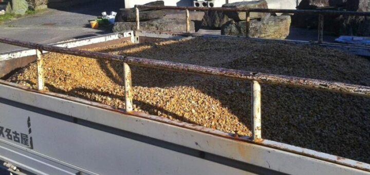 レンタカーを借りて、サビ砂利を1m3お買い上げ