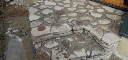 気良石の玄関ポーチ