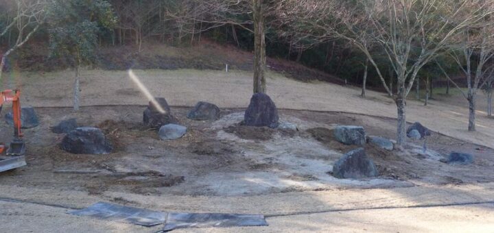 東建塩河カントリー倶楽部の石組に使う庭石を配達して来ました。