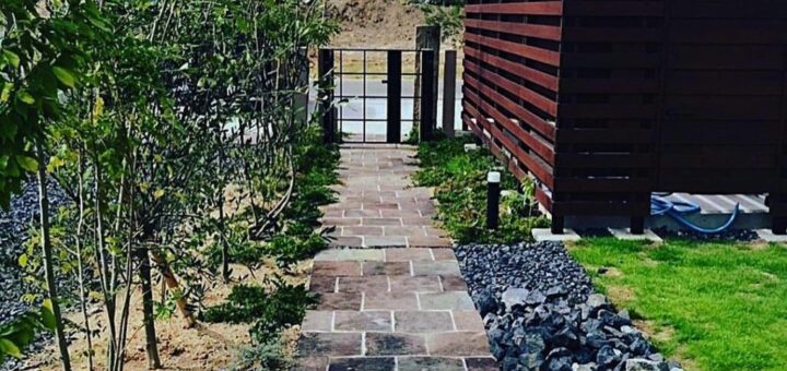 揖斐青黒割栗石、ジャワ鉄平石をお買い上げ頂きました