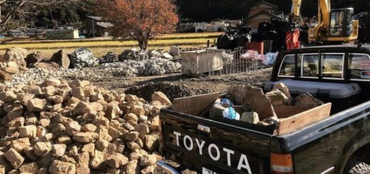 かれこれ3，4回、岐阜石を買いに来られているお客さん