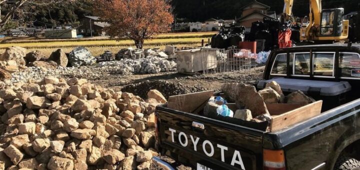 かれこれ3，4回、岐阜石を買いに来られているお客さん