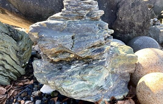 伊予青石　虫食い