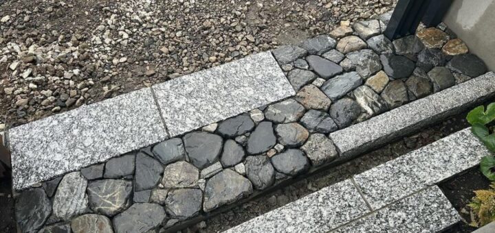 揖斐黒ごろた石延段をお買い上げ頂きました。