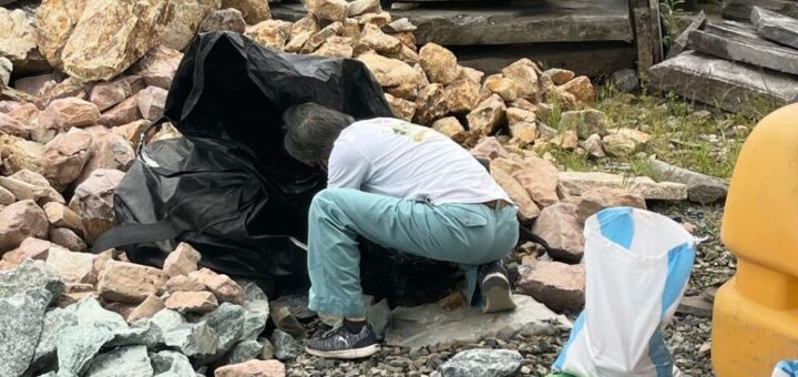 朝から石を買いにご来店