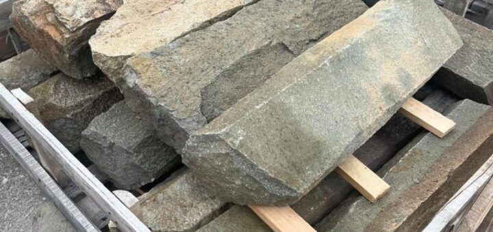 六方石，入荷しました。