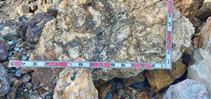 岐阜石　1t級でかいね〜