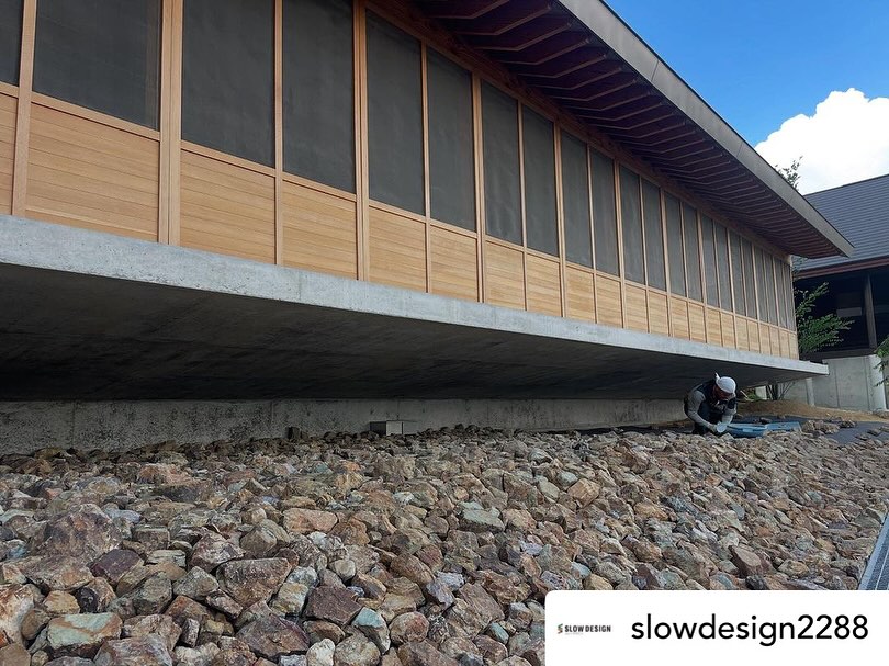 工場・倉庫・新社屋・店舗の外構に砂利・割栗石を使うとき、積算担当者が最初に確認すべき5つのこと 8 法面に割栗石敷き